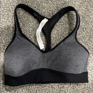 Lululemon sports bra size 4